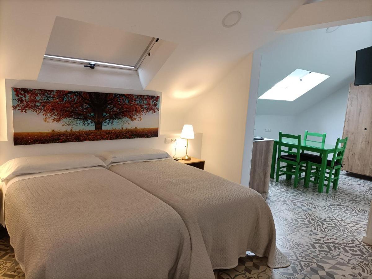 Hostal Las Encinas Вільявісіоса-де-Одон Екстер'єр фото