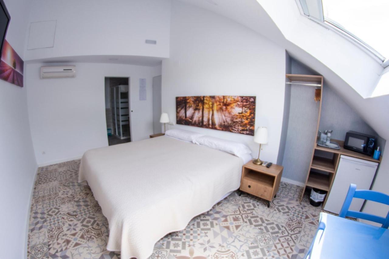 Hostal Las Encinas Вільявісіоса-де-Одон Екстер'єр фото